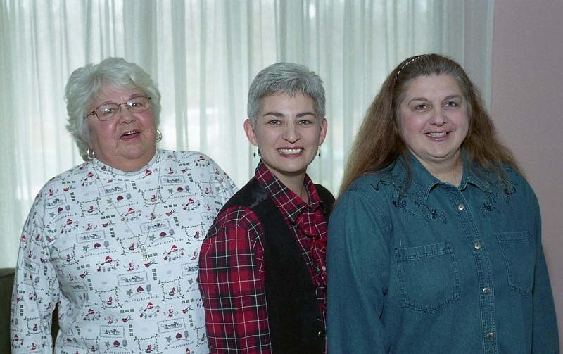 017 Our Wedding Day 29-Nov-2002 Phyllis Mom Sissy.jpg